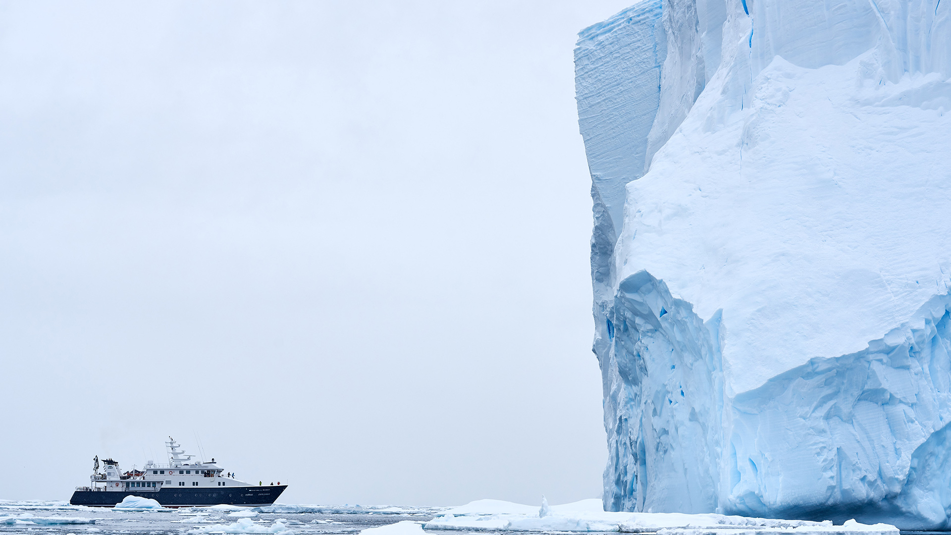 Yacht_HanseExplorer_©ReeveJolliffeEYOS©_location(Antarctica_Peninsula)____20170203_215004_240_[6016x4016]_2.5MB