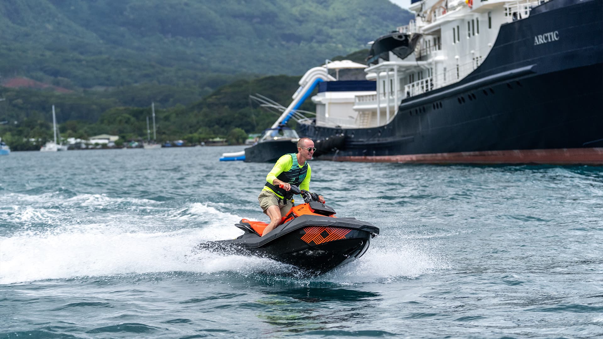 Arctic Expedition Yacht | Water Toys