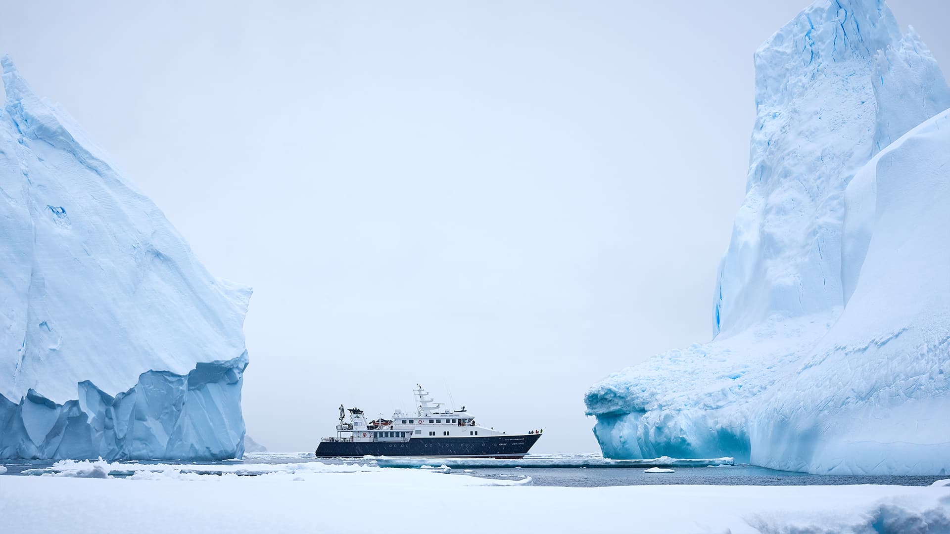 4 - Yacht_HanseExplorer_©ReeveJolliffeEYOS©_location(Antarctica_Peninsula)____20170203_215159_950_[5972x3795]_2.2MB-1920x1080-LR