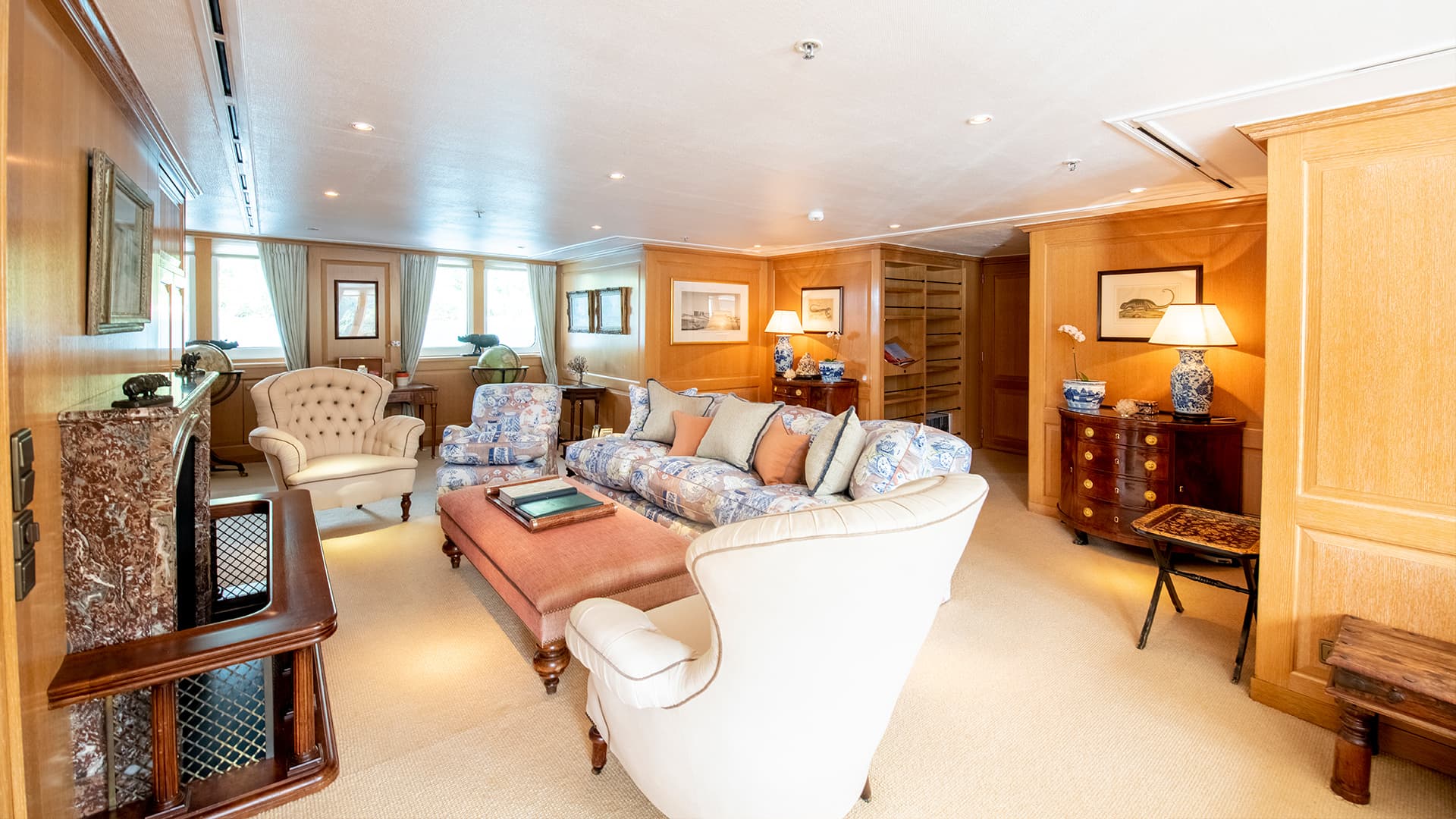 Arctic Expedition Yacht | Main Suite