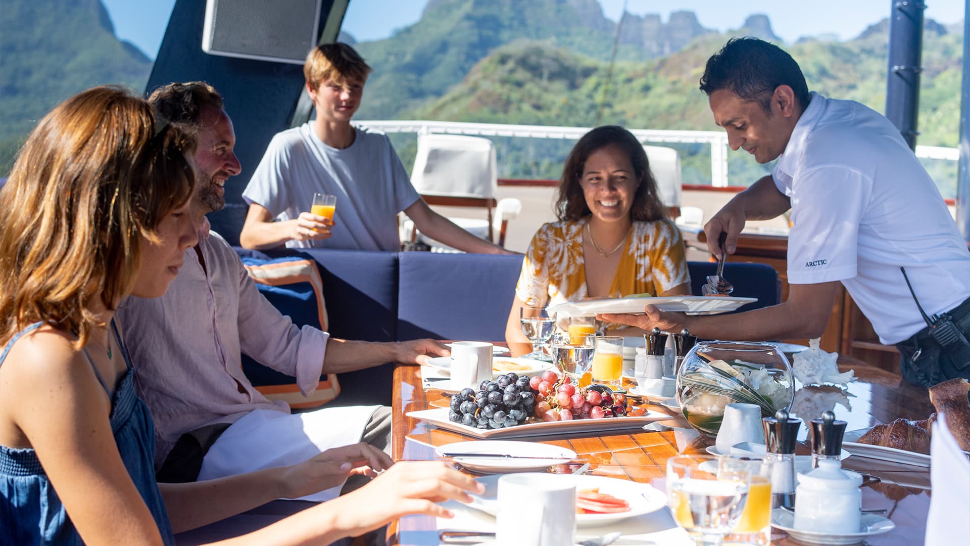 Arctic Expedition Yacht | Monkey Island