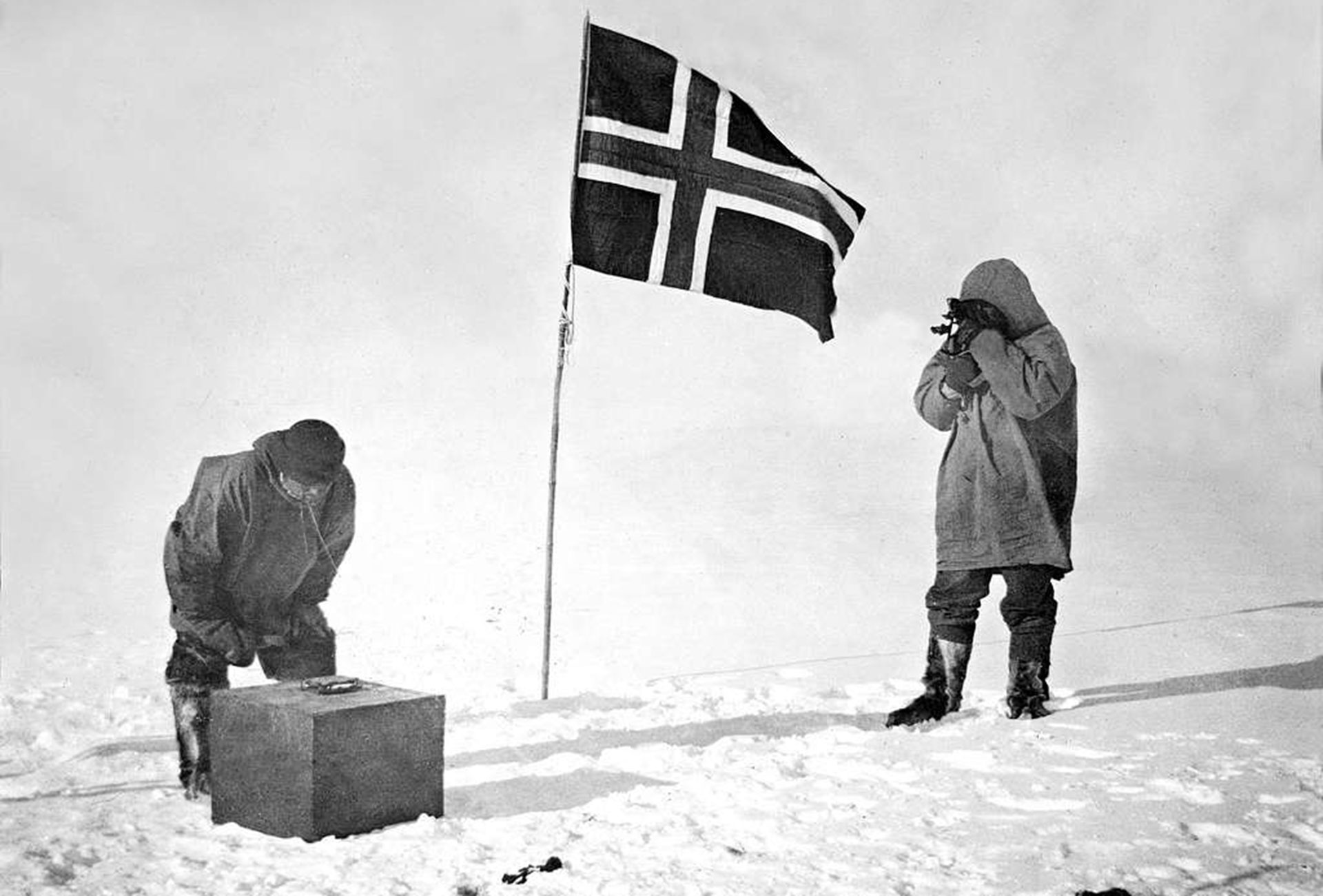 Roald Amundsen and Helmer Hanssen make observations at the South Pole